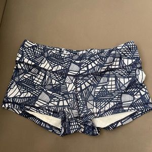 Fleo Shorts, Size Medium